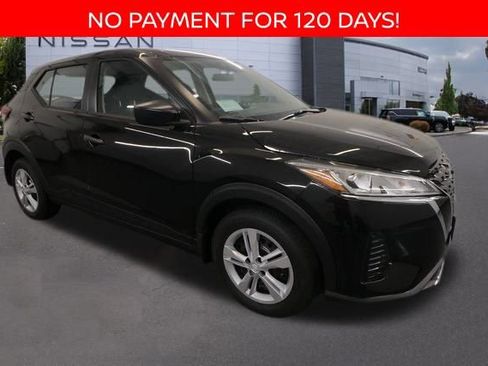 New 2025 Nissan Kicks Play S image 1