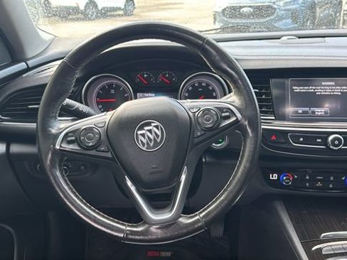 Used 2018 Buick Regal Essence FWD image 15