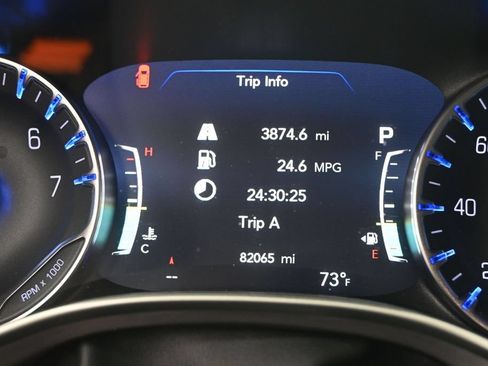 Used 2023 Chrysler Pacifica Touring-L FWD image 25