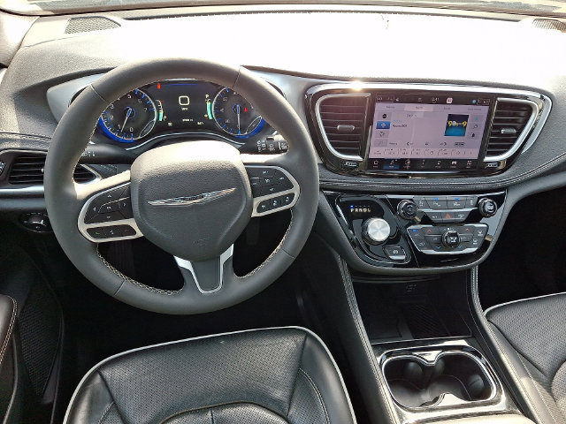 Used 2026 Chrysler Pacifica Limited FWD image 14