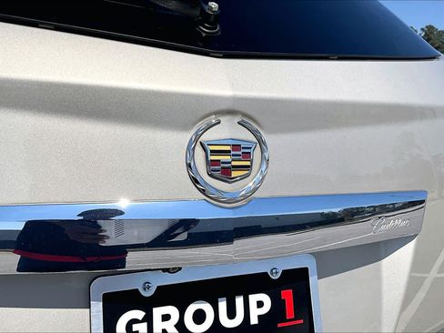 Used 2016 Cadillac SRX Luxury w/ Driver Awareness Package image 10