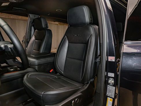 Used 2025 GMC Yukon XL Denali image 20