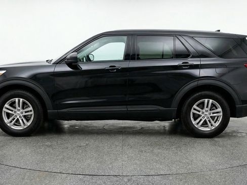 Used 2024 Ford Explorer XLT w/ Equipment Group 202A RWD image 5