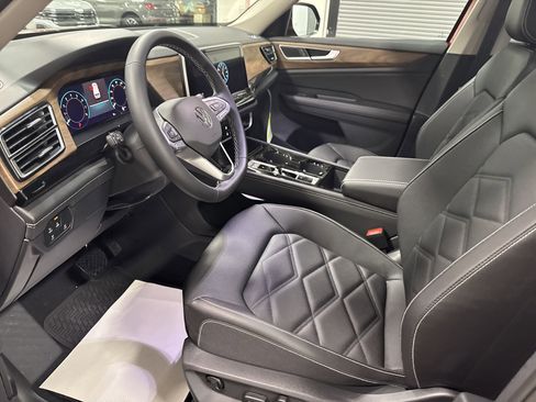 New 2025 Volkswagen Atlas SE image 13