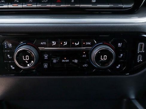 Used 2024 Chevrolet Silverado 1500 High Country w/ Technology Package image 33