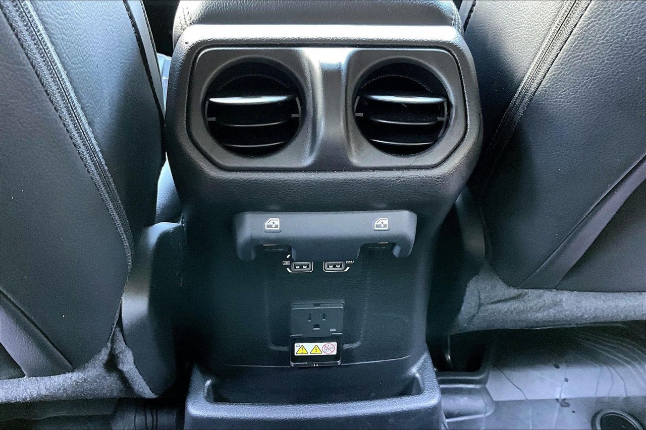 Used 2023 Jeep Wrangler Unlimited Sahara w/ Cold Weather Group AWD/4WD image 15