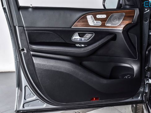 Used 2025 Mercedes-Benz GLS 450 4MATIC image 15