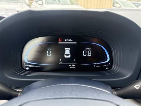 Used 2023 Hyundai Venue Limited image 32