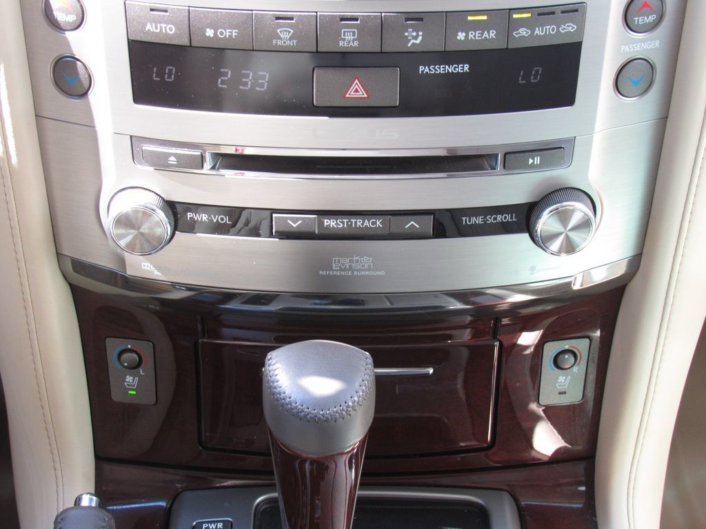 Used 2015 Lexus LX 570 4WD w/ Luxury Package image 32