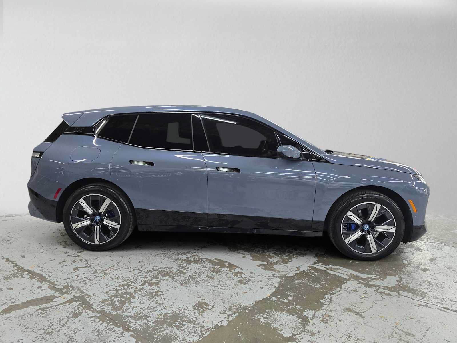 Used 2024 BMW iX xDrive50 w/ Sport Package AWD/4WD image 2