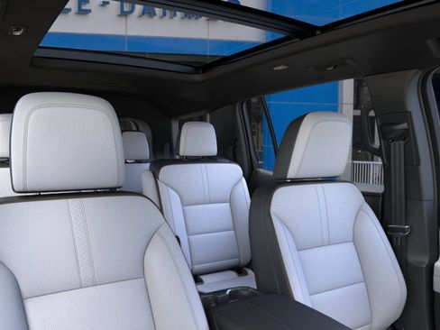 New 2026 Chevrolet Traverse High Country w/ LPO, Floor Liner Package AWD/4WD image 24