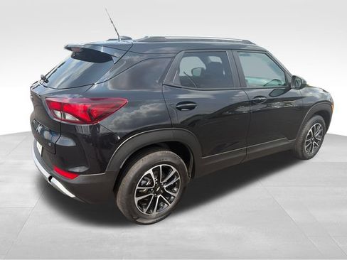 Used 2025 Chevrolet TrailBlazer LT AWD/4WD image 6