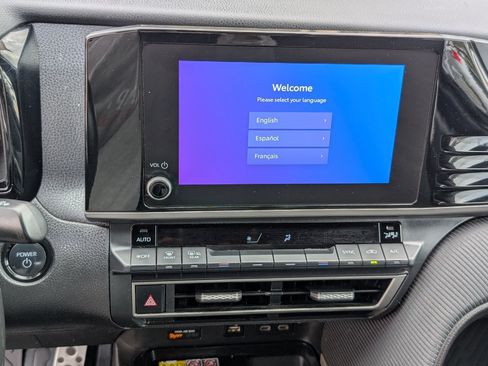 Used 2025 Toyota Camry SE FWD image 17