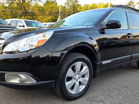 Used 2010 Subaru Outback 2.5i Limited AWD/4WD image 6