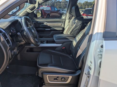 Used 2024 RAM 1500 Laramie AWD/4WD image 5