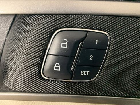 Used 2017 Ford Fusion SE w/ Fusion SE Technology Package image 17