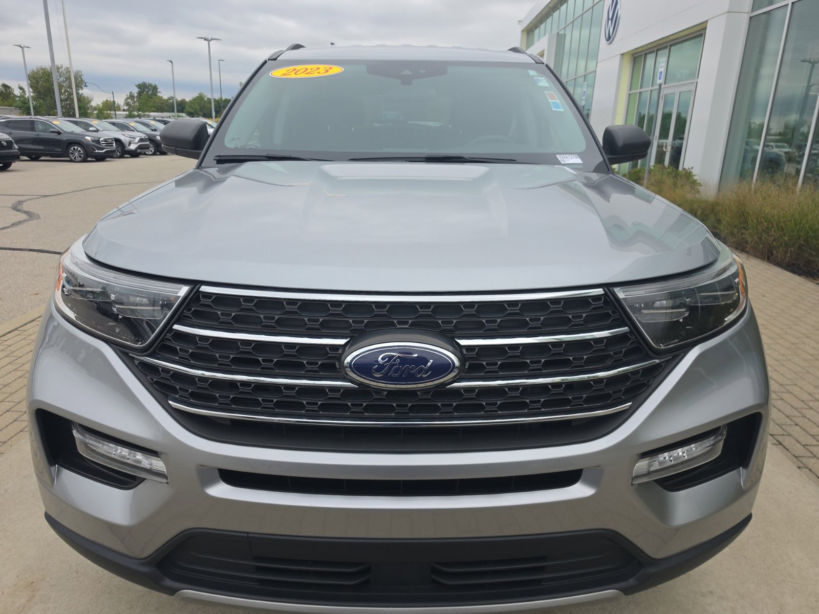 Used 2023 Ford Explorer XLT w/ Equipment Group 202A AWD/4WD image 2