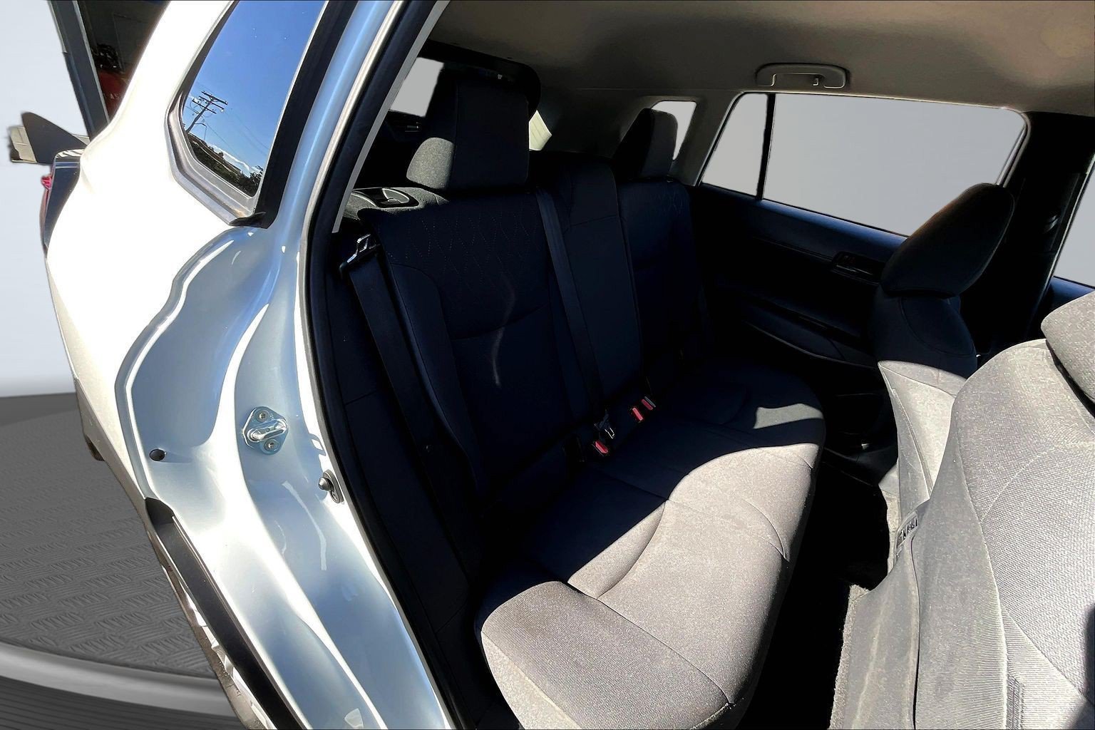 Used 2023 Toyota Corolla Cross LE AWD/4WD image 22