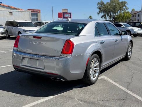 Used 2016 Chrysler 300 C RWD image 3
