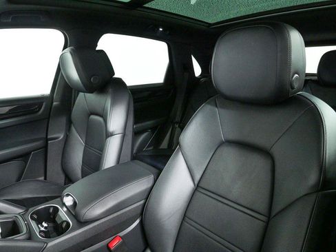 Certified 2022 Porsche Cayenne Coupe AWD/4WD image 5