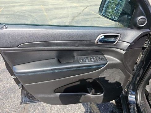 Used 2019 Jeep Grand Cherokee Laredo image 19