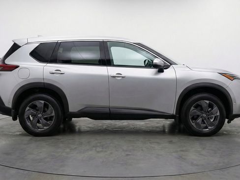 Used 2025 Nissan Rogue SV image 11