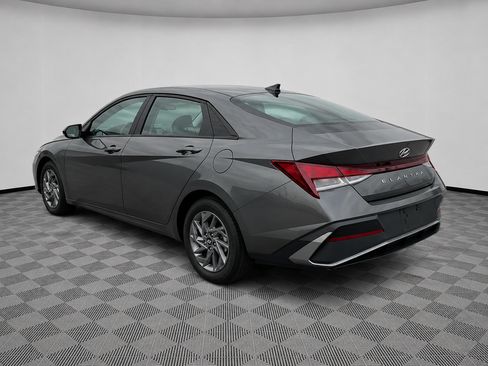 Used 2024 Hyundai Elantra SEL FWD image 3