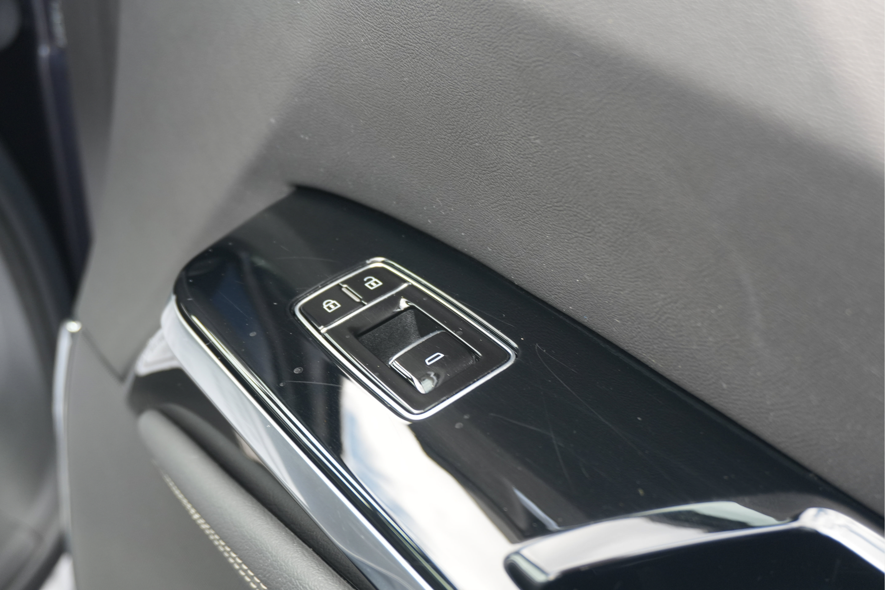 Used 2025 Cadillac Escalade Premium Luxury AWD/4WD image 26