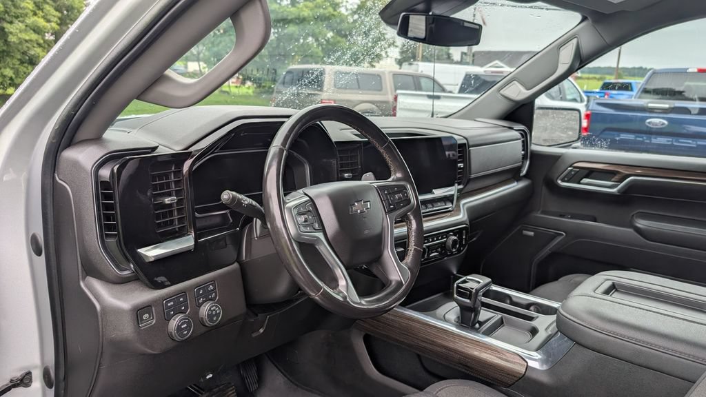 Used 2022 Chevrolet Silverado 1500 RST AWD/4WD image 6