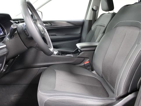 Used 2023 Jeep Grand Cherokee L Laredo image 18