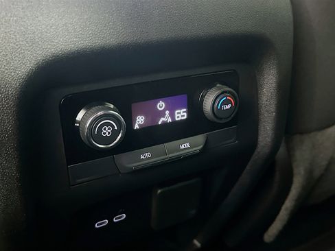 Used 2024 Chevrolet Traverse LT FWD image 27