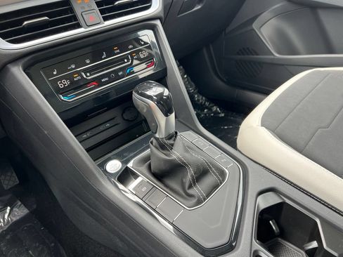 New 2026 Volkswagen Taos SE FWD image 19