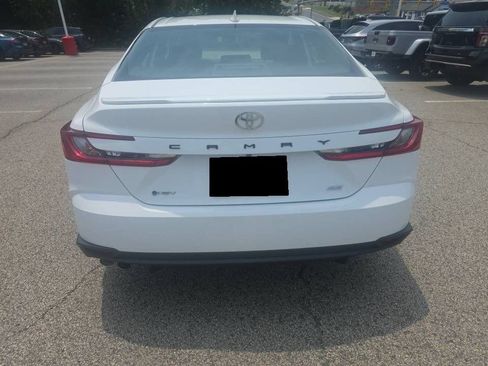 Used 2025 Toyota Camry SE w/ Convenience Package FWD image 4