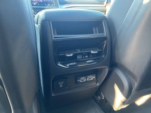 Used 2023 Jeep Grand Cherokee Altitude image 24