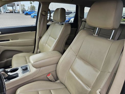 Used 2017 Jeep Grand Cherokee Limited image 19