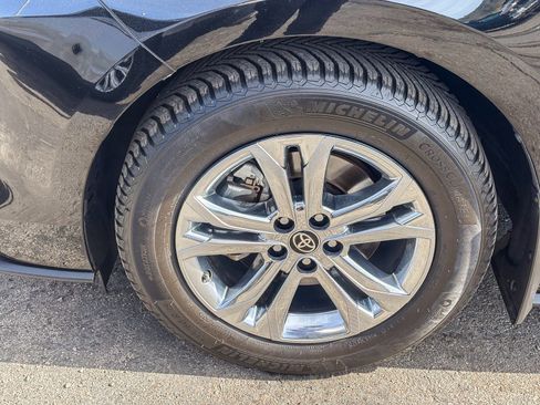 Used 2022 Toyota Sienna Platinum image 11