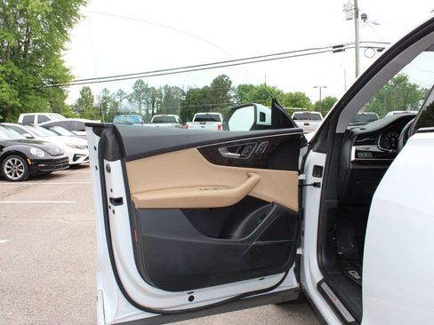 Used 2019 Audi Q8 Premium Plus AWD/4WD image 12