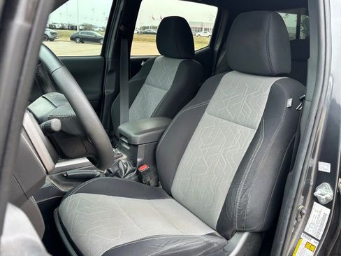 Used 2023 Toyota Tacoma TRD Off-Road image 9