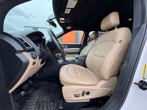 Used 2017 Ford Explorer XLT w/ Equipment Group 202A AWD/4WD image 10