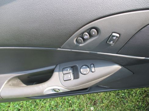 Used 2006 Chevrolet Corvette Coupe w/ Preferred Equipment Group RWD image 10