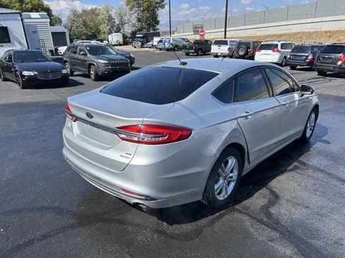 Used 2018 Ford Fusion SE w/ Fusion SE Technology Package image 13