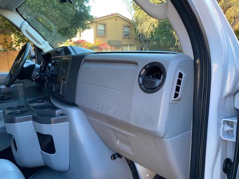 Used 2016 Ford E-350 and Econoline 350 Super Duty RWD image 28