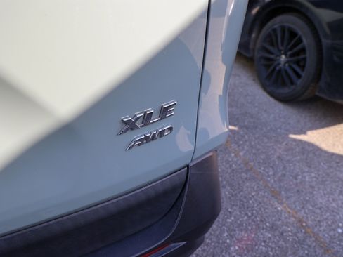 Used 2020 Toyota RAV4 XLE w/ Convenience Package image 12