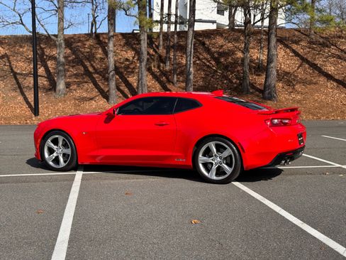 Used 2017 Chevrolet Camaro SS image 7