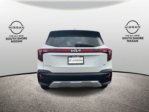 Used 2024 Kia Seltos LX AWD/4WD image 6