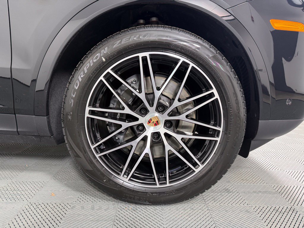 Certified 2026 Porsche Cayenne AWD/4WD image 14