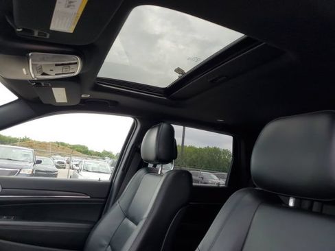 Used 2019 Jeep Grand Cherokee Limited AWD/4WD image 7