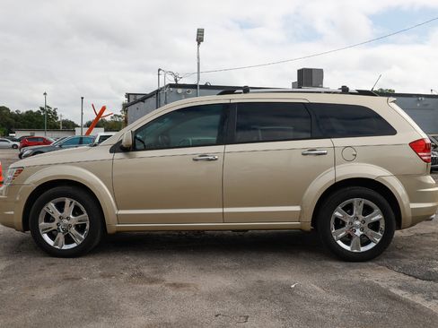 Used 2010 Dodge Journey R/T w/ Navigation & Sound Group I image 3
