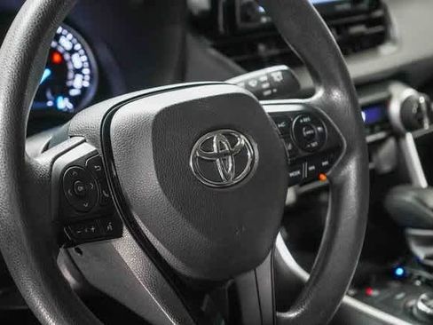 Certified 2022 Toyota RAV4 LE image 21