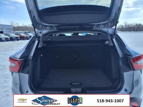 Used 2025 Chevrolet Trax LT w/ LT Convenience Package image 11